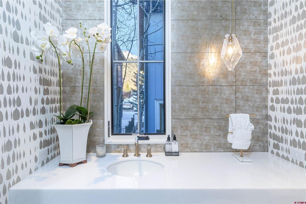 127 E Columbia Avenue