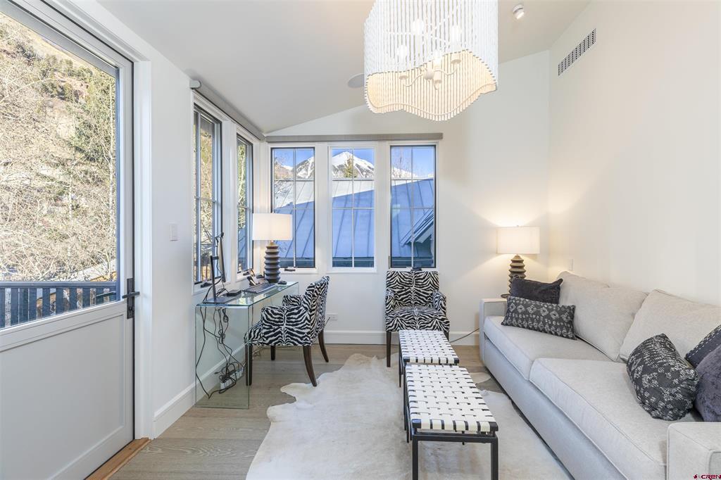 127 E Columbia Avenue