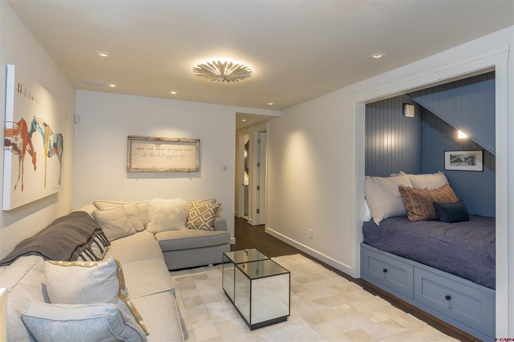 127 E Columbia Avenue