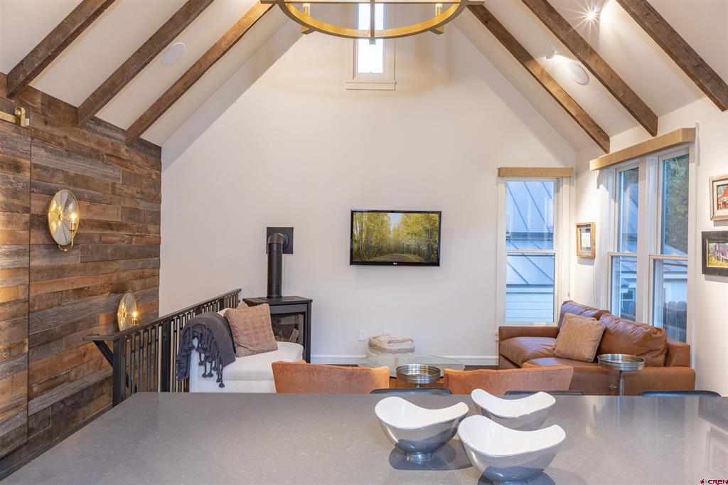 127 E Columbia Avenue