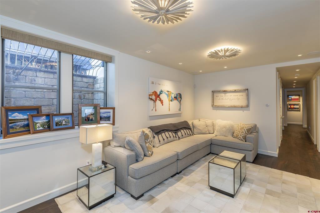 127 E Columbia Avenue