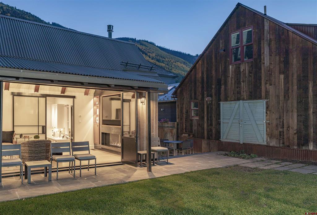 127 E Columbia Avenue