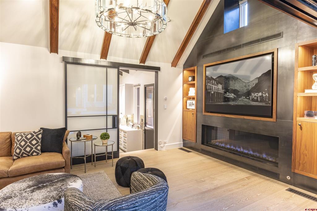 127 E Columbia Avenue