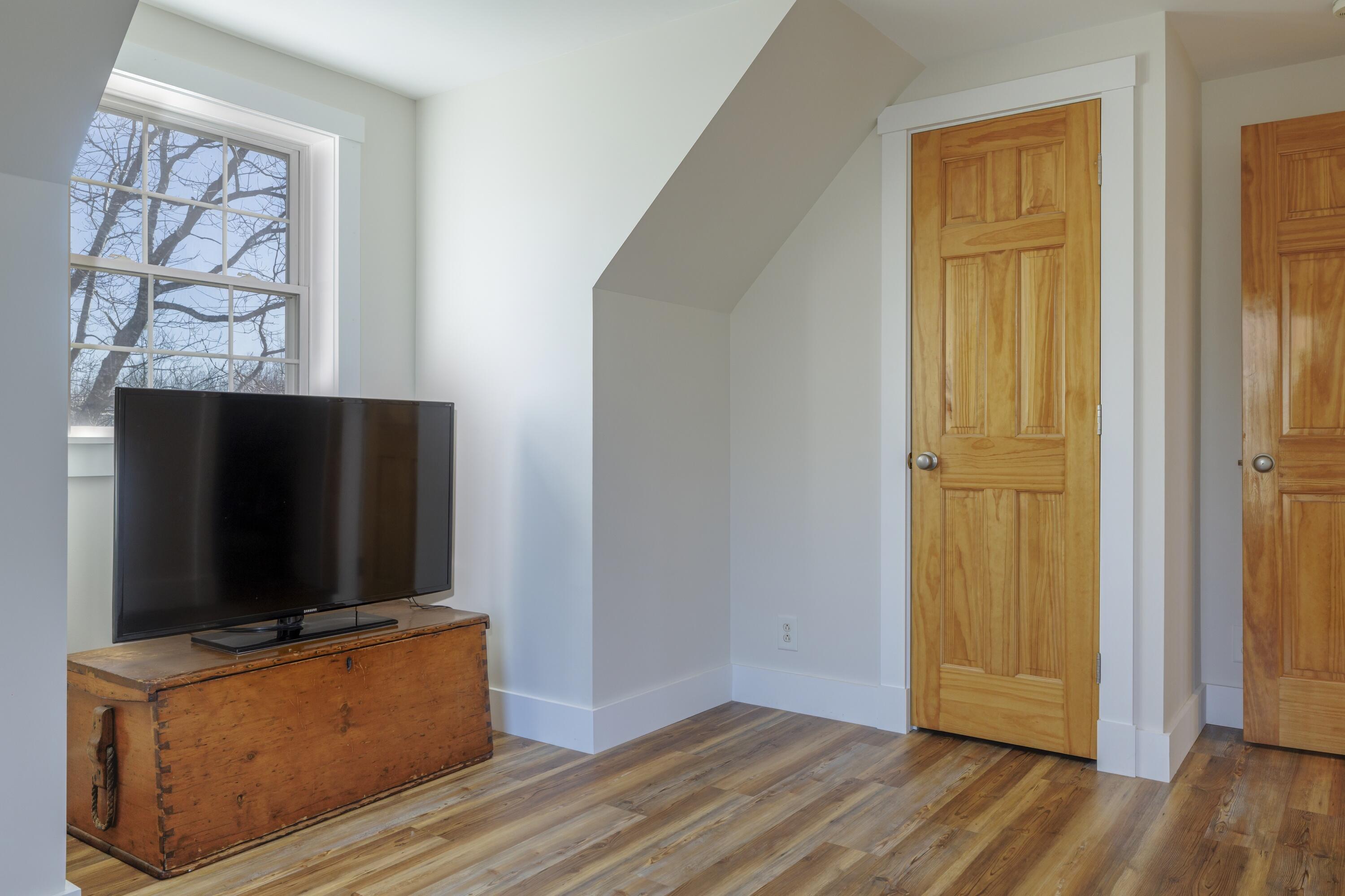 12 Lonely Oak Way