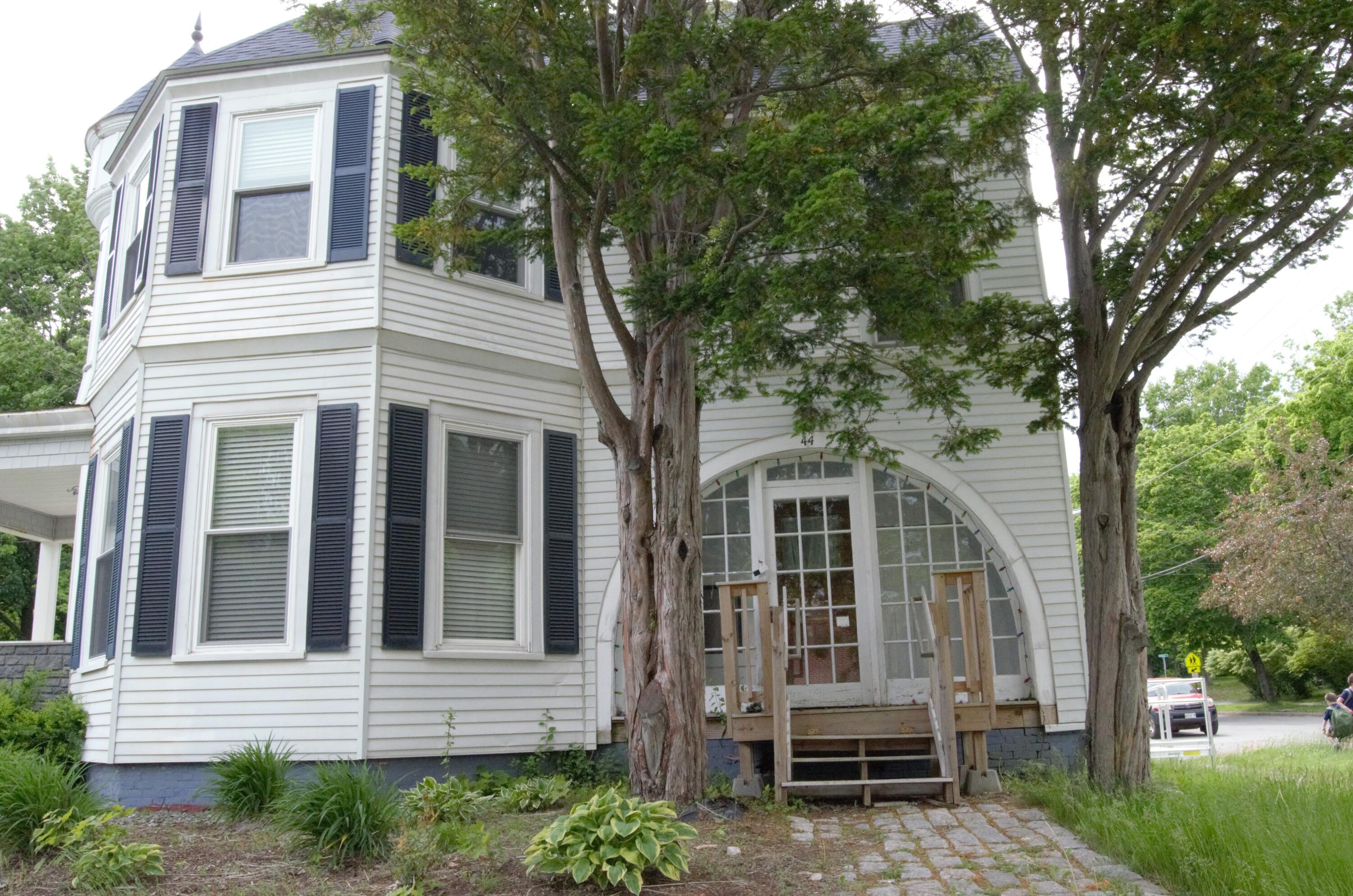 44 forest Avenue
