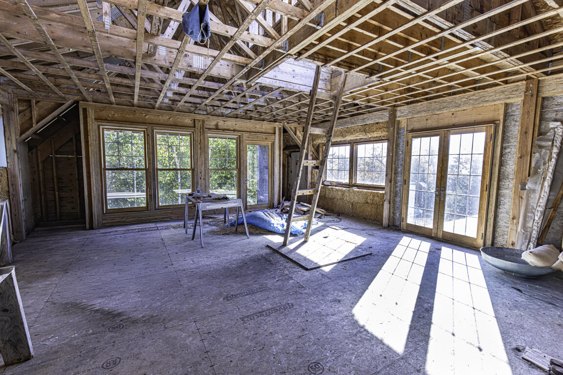 78 Howland Lane