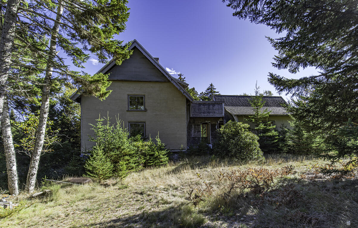 78 Howland Lane