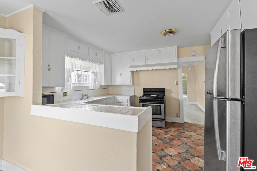 2059 W 78th St