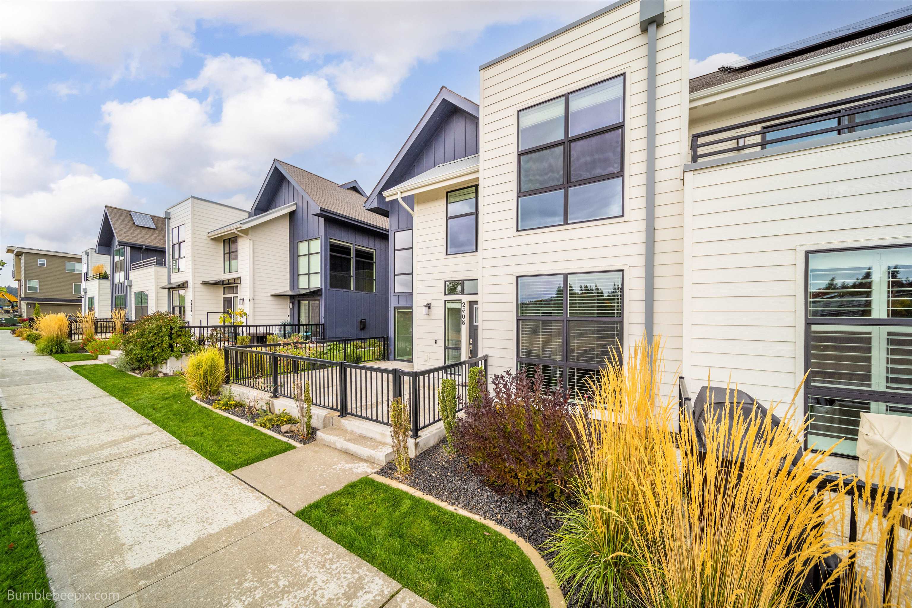 2408 W CENTENNIAL Pl