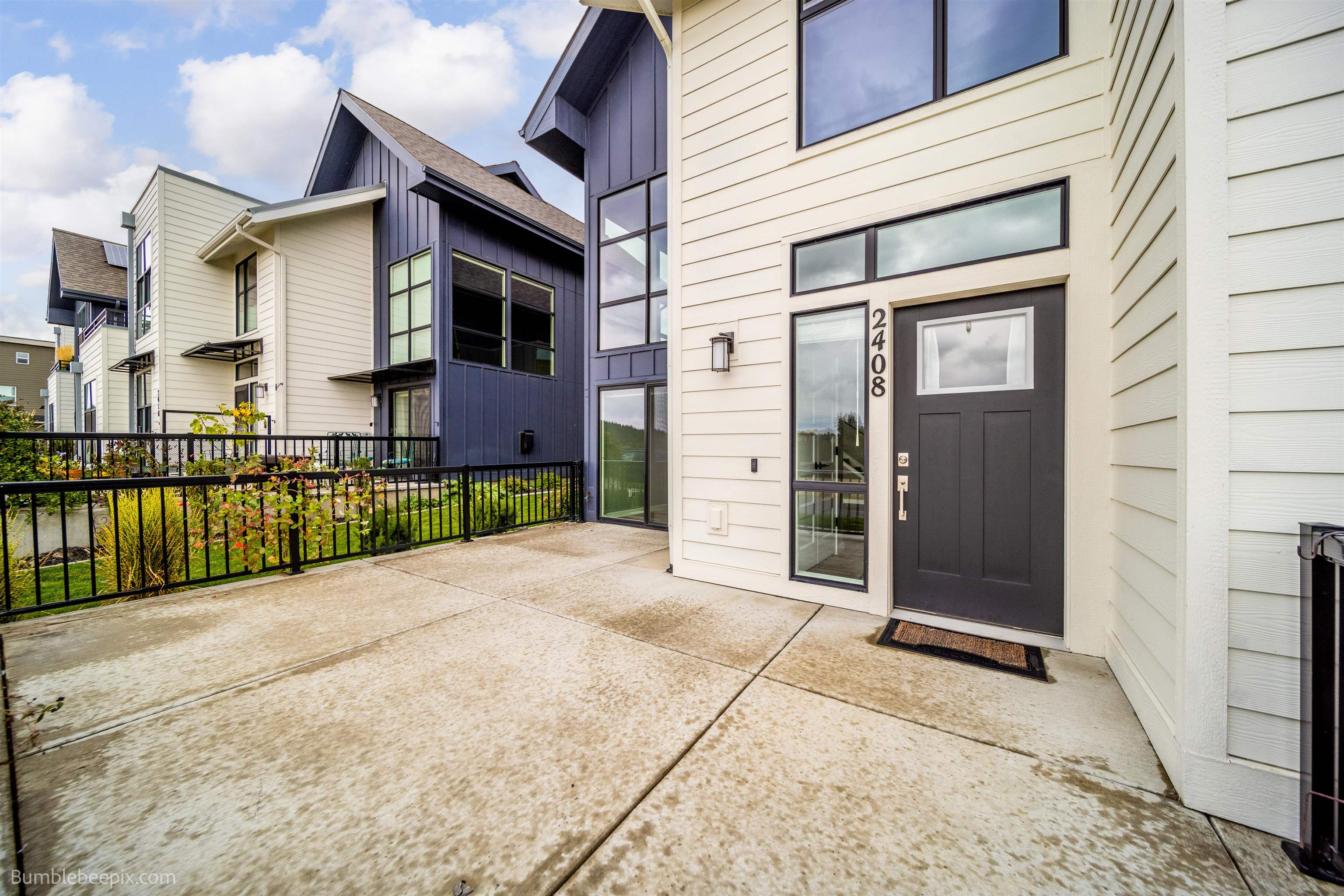 2408 W CENTENNIAL Pl