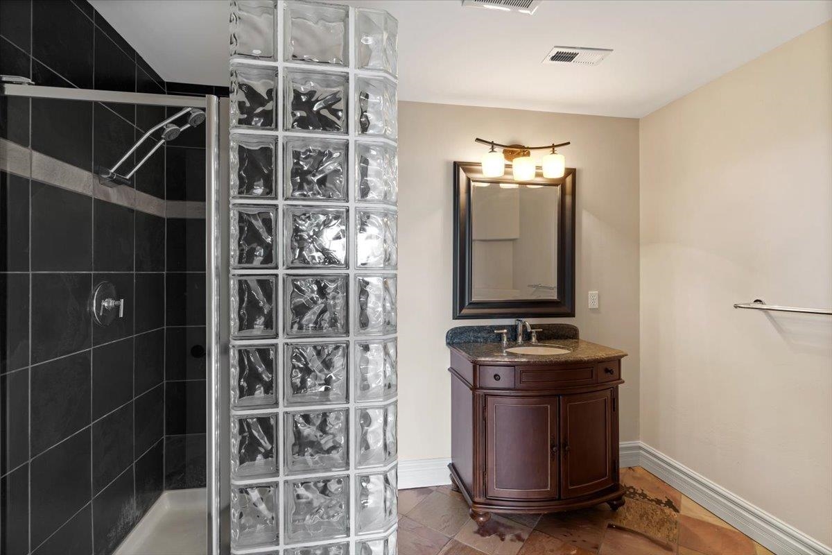 341 N Legend Tree Dr