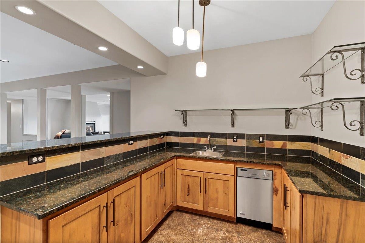 341 N Legend Tree Dr