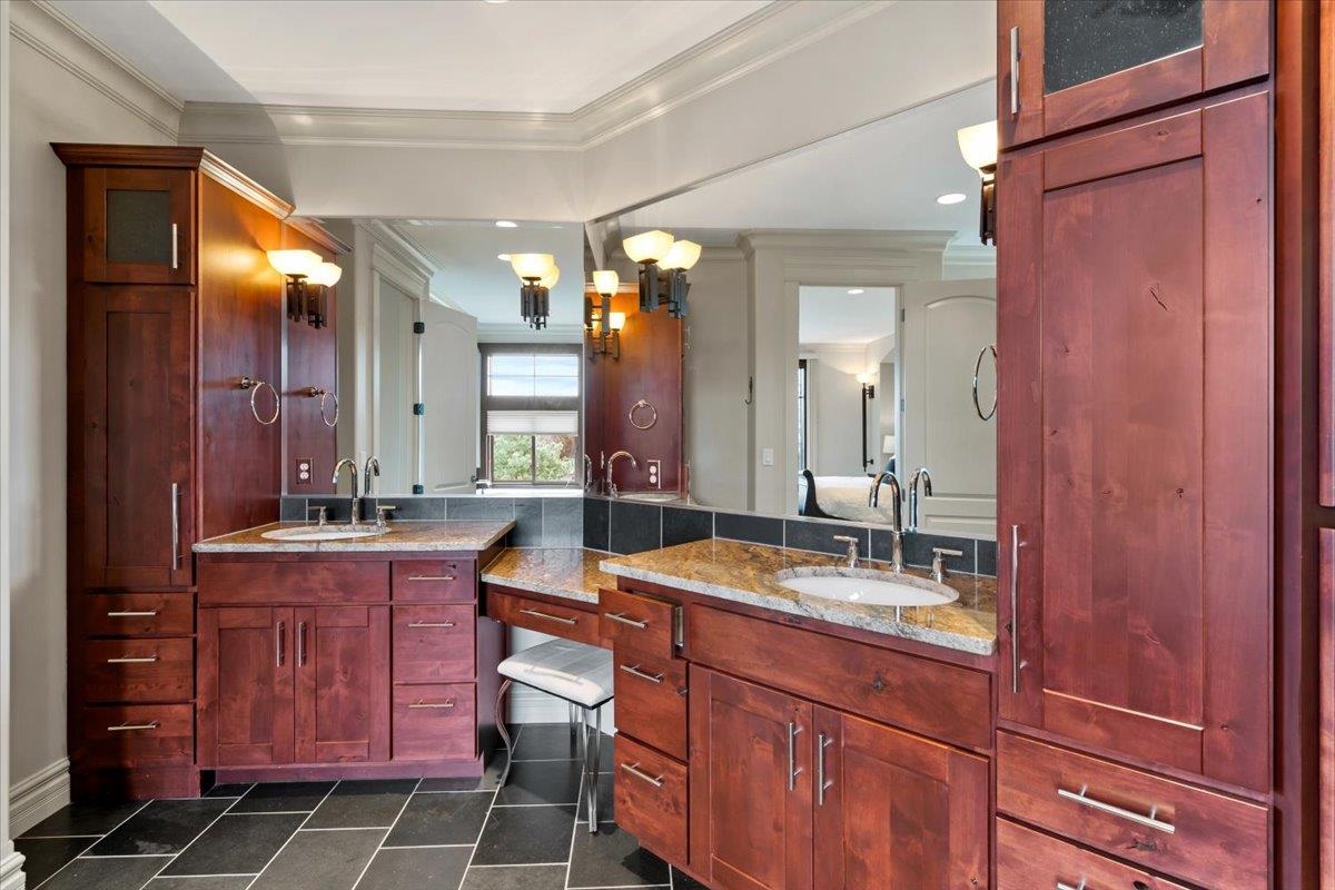 341 N Legend Tree Dr