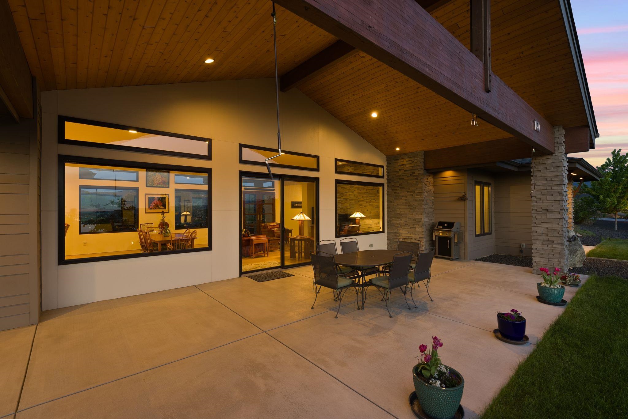 160 N Legend Tree Dr