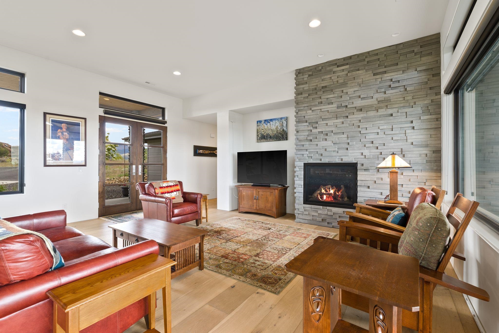 160 N Legend Tree Dr