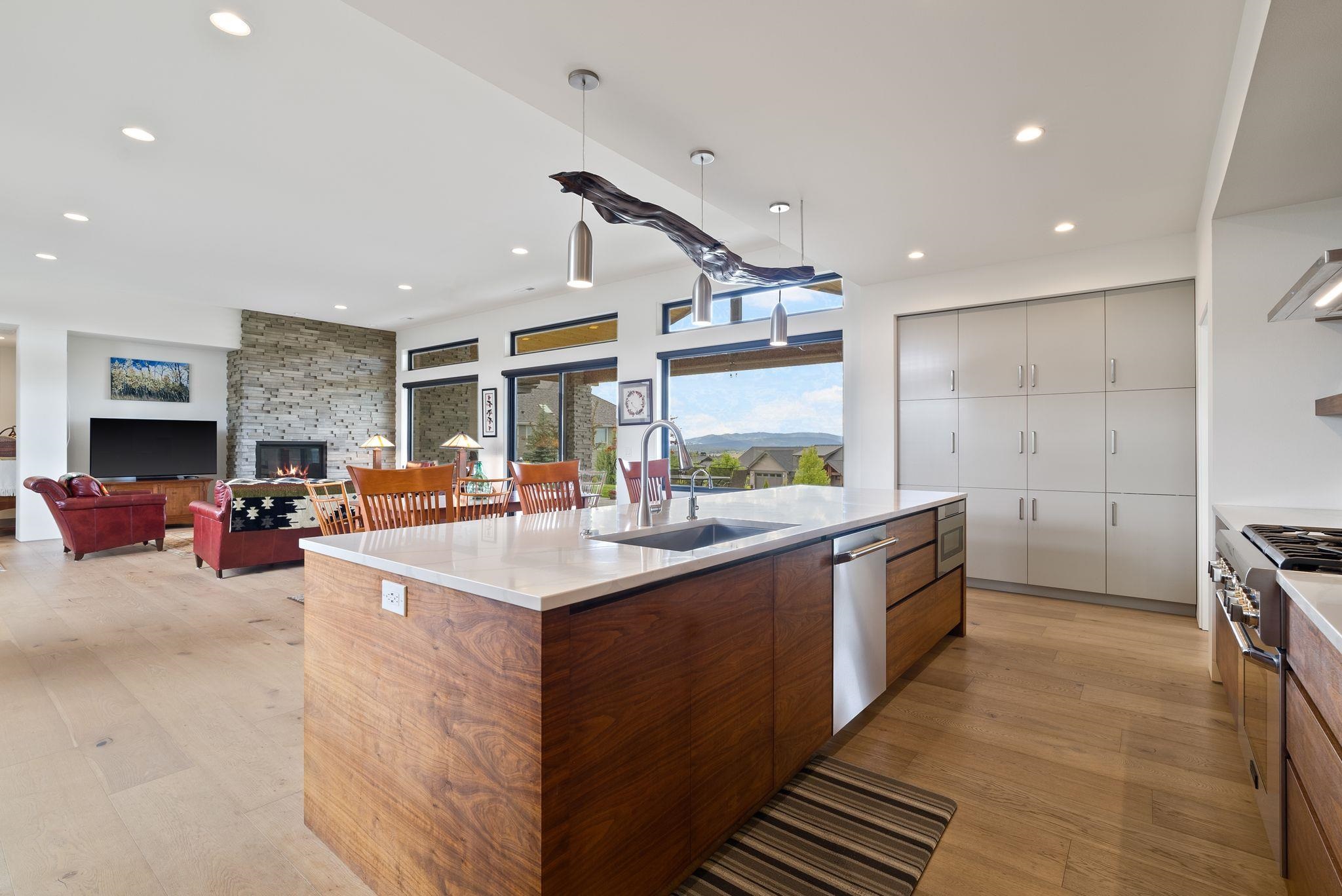 160 N Legend Tree Dr