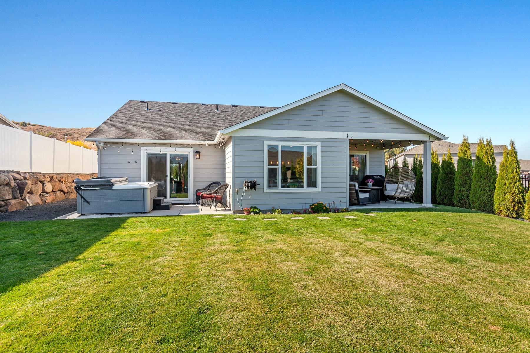 18105 E SELKIRK Est