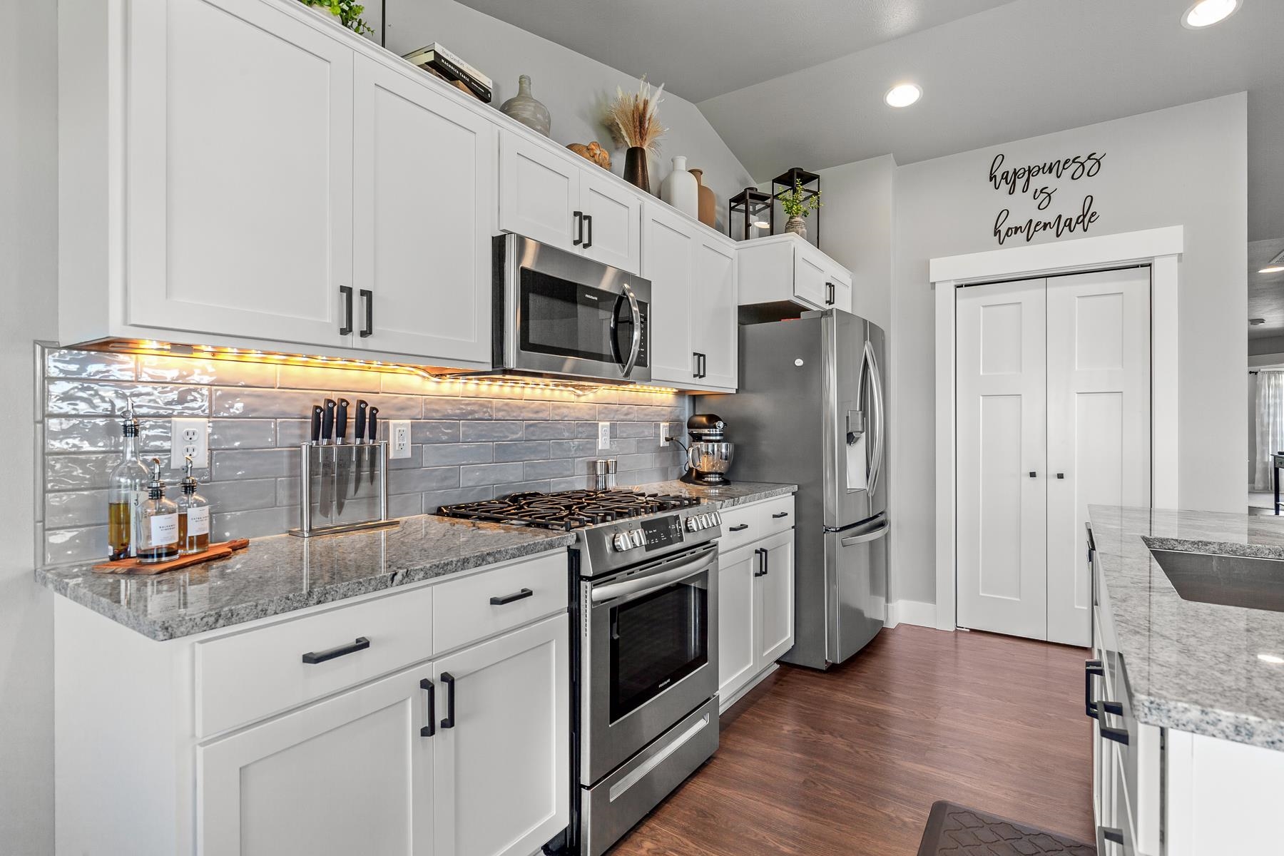 18105 E SELKIRK Est