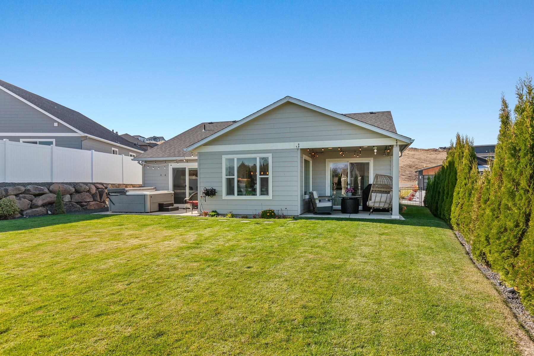 18105 E SELKIRK Est
