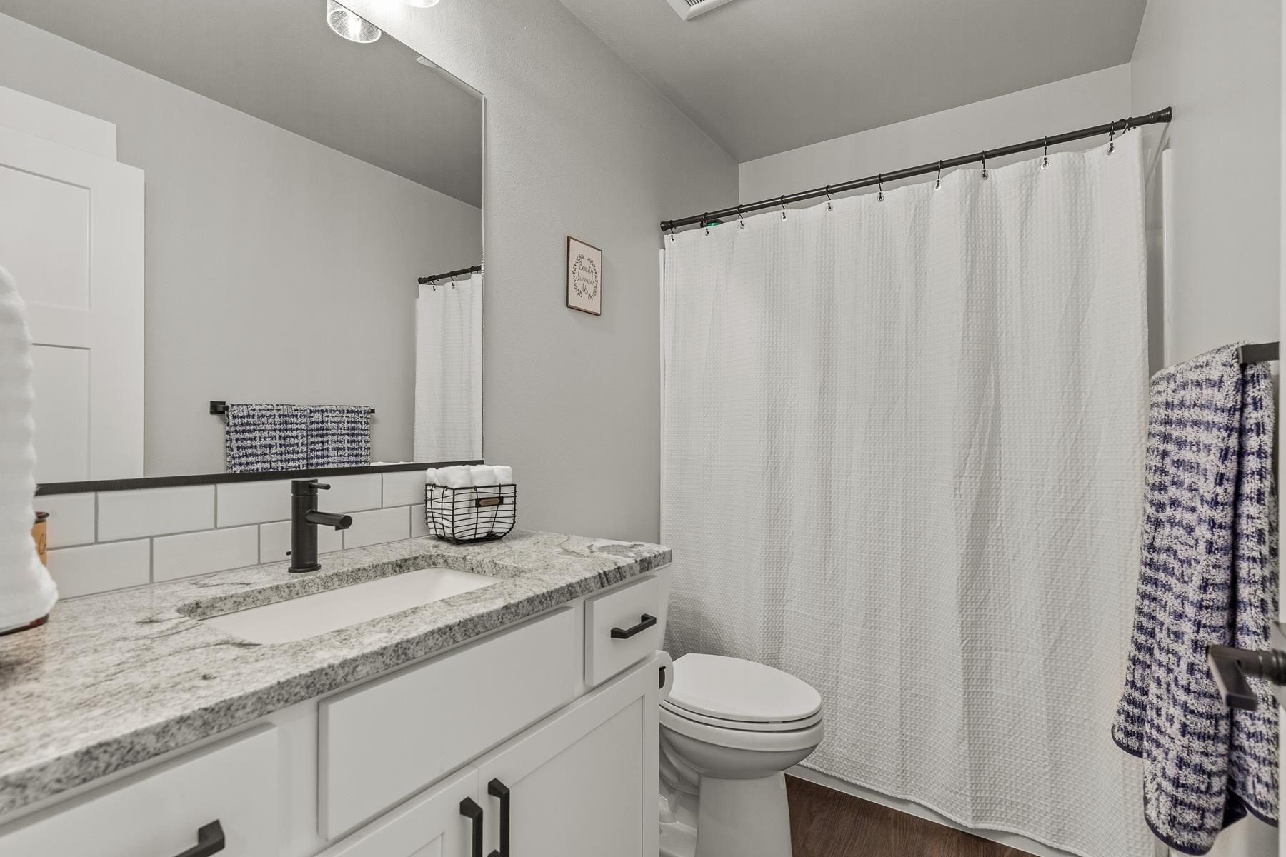 18105 E SELKIRK Est