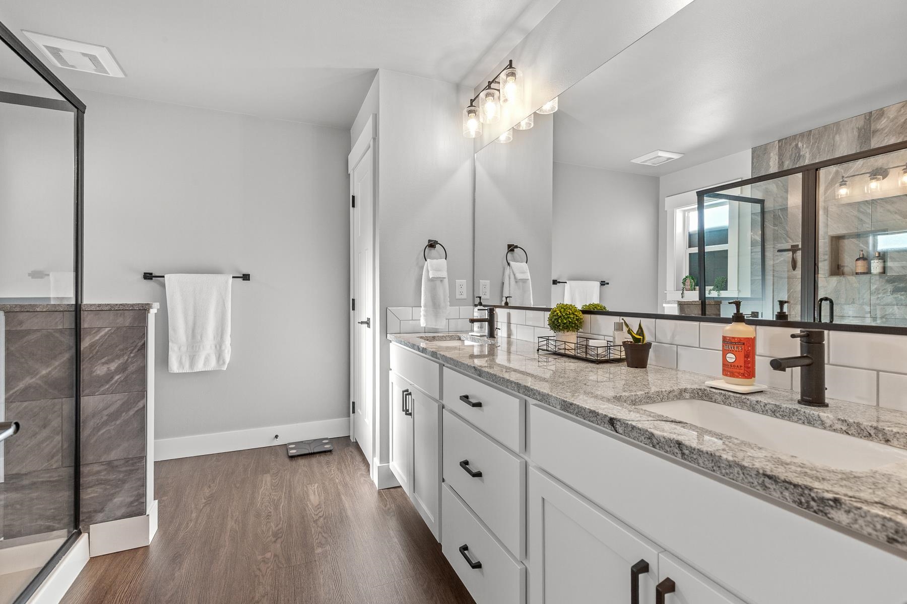 18105 E SELKIRK Est