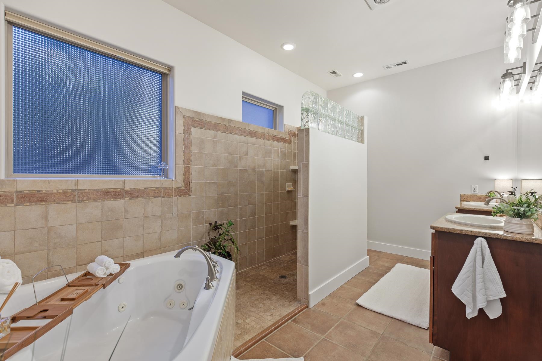 10309 N Lookout View Ln