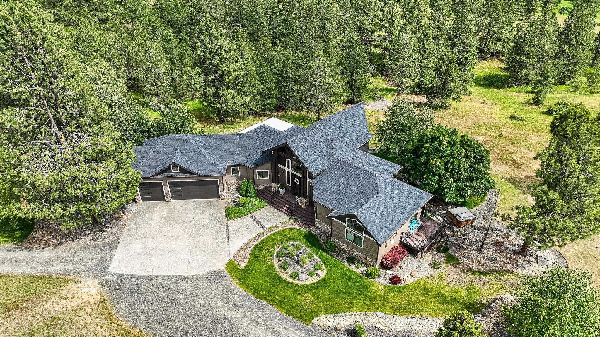 23418 E Broken Lance Ln
