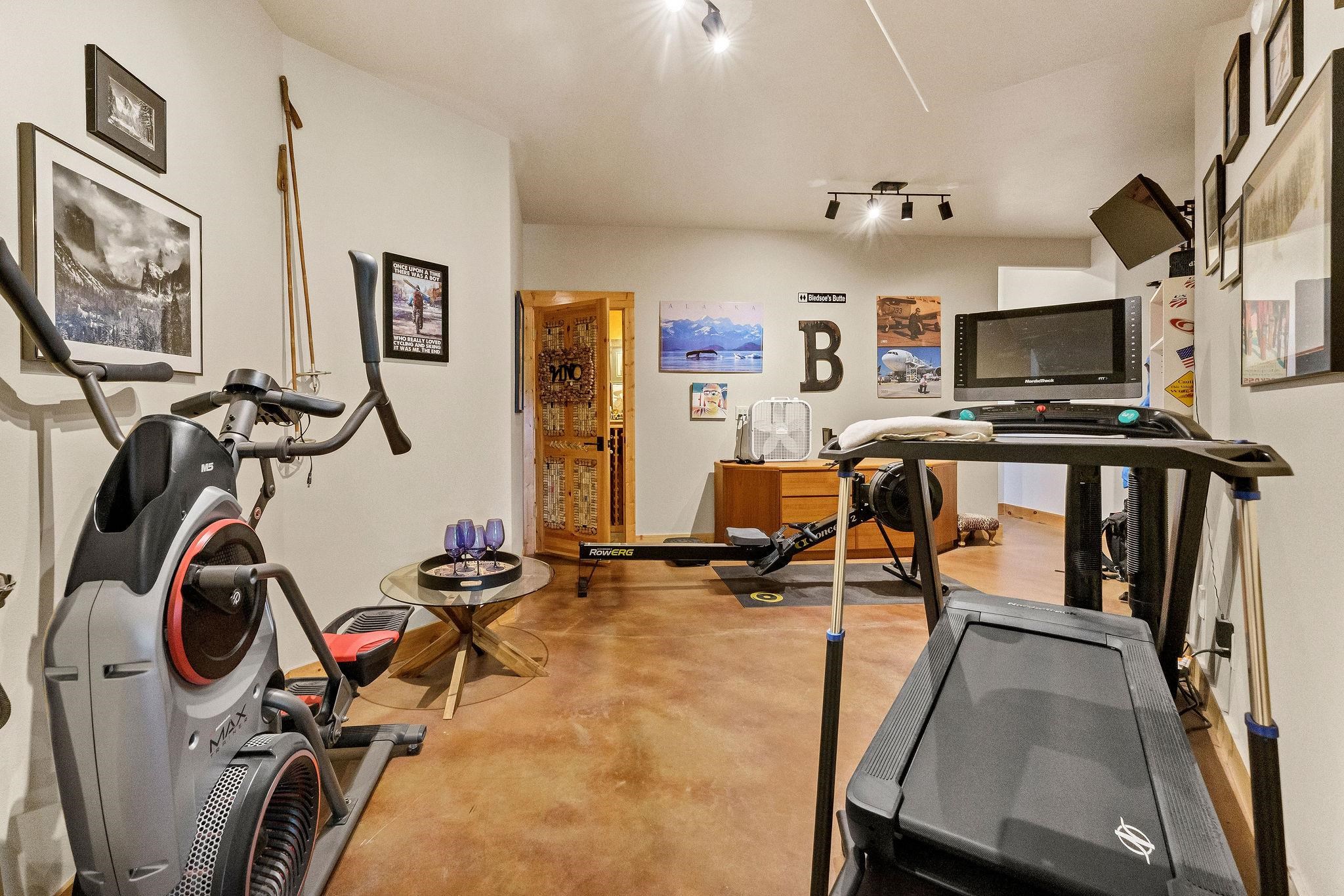 23418 E Broken Lance Ln