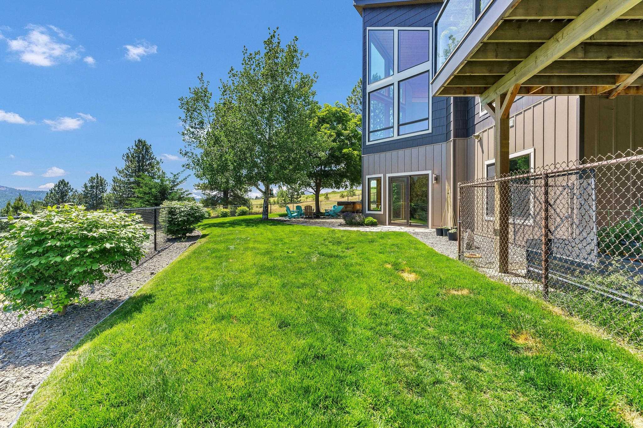 23418 E Broken Lance Ln