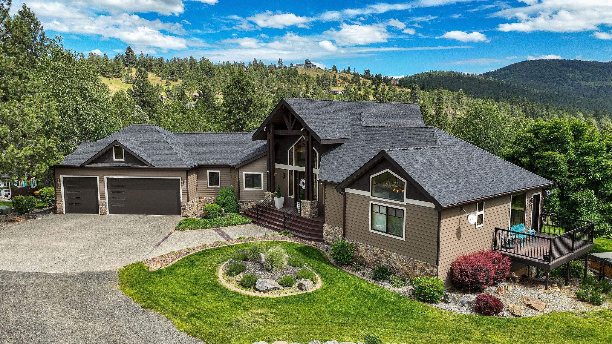 23418 E Broken Lance Ln