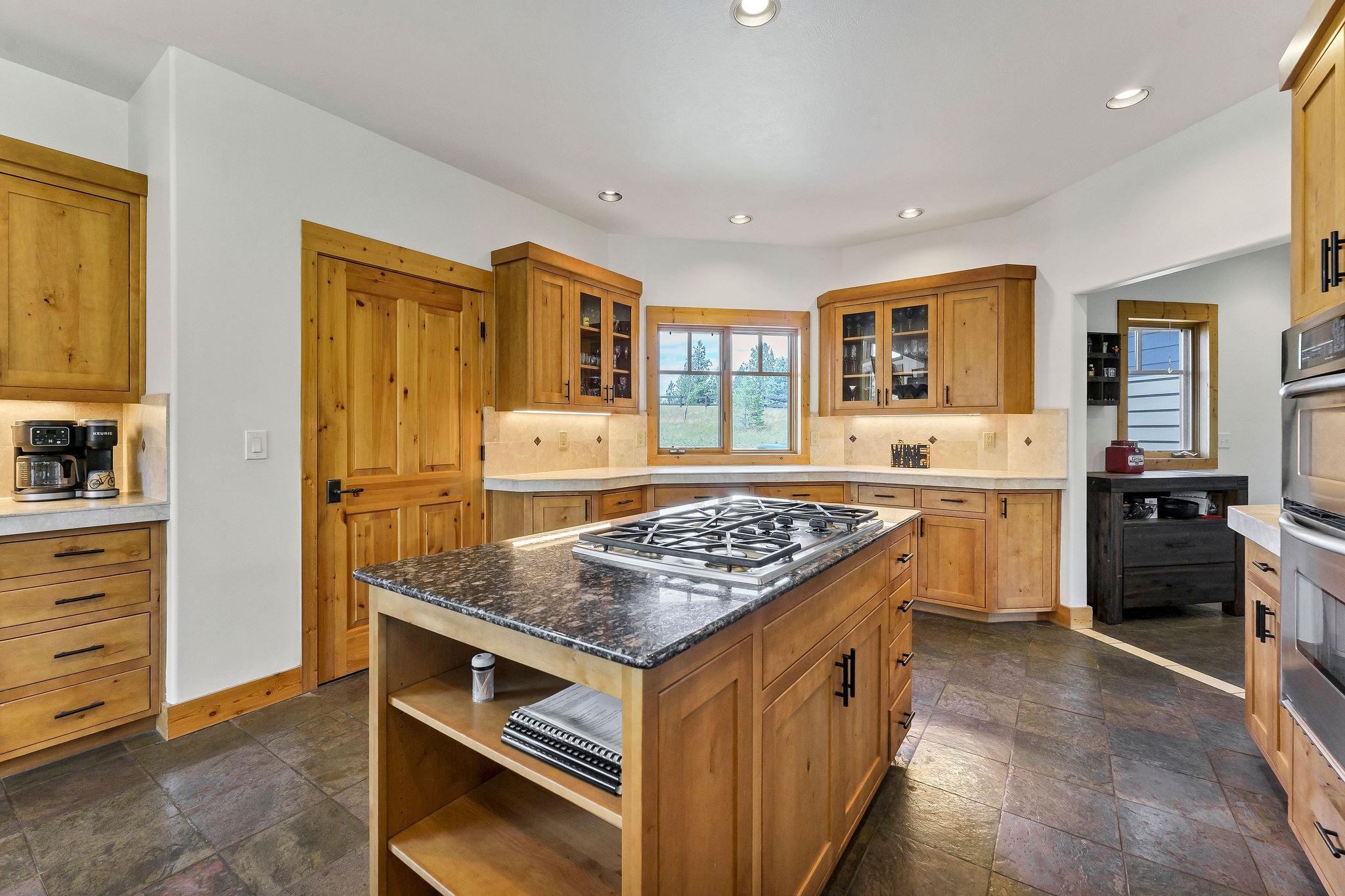 23418 E Broken Lance Ln