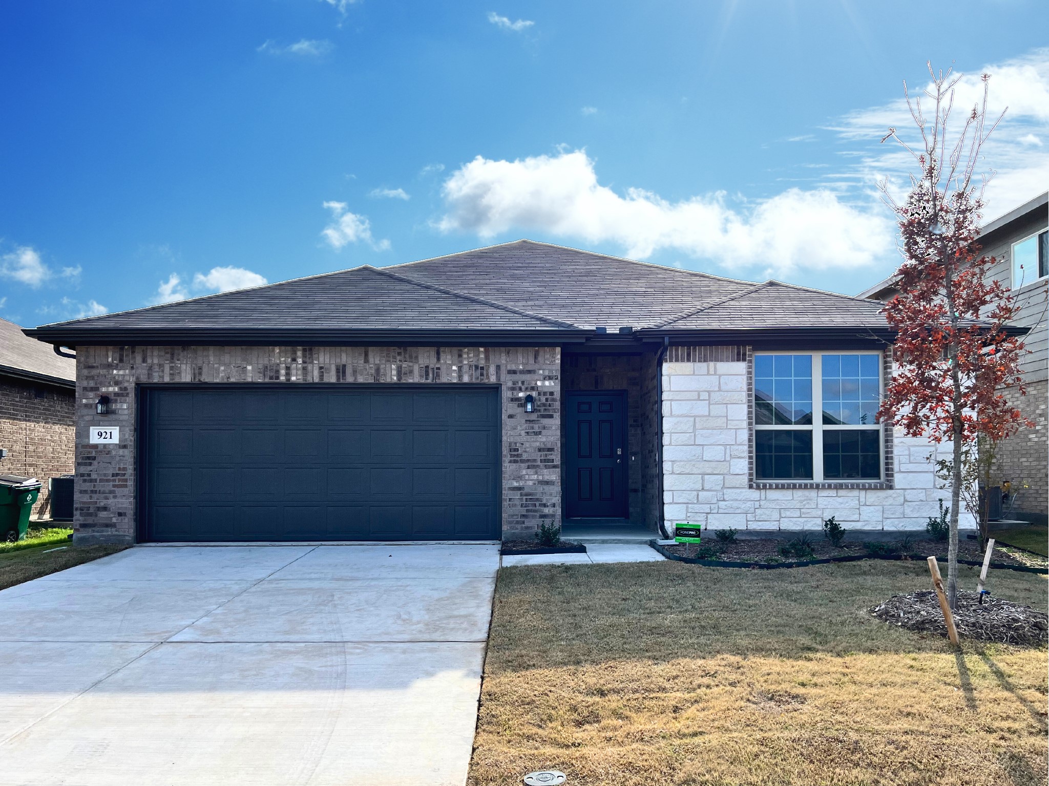 921 Ravenwood Lane
