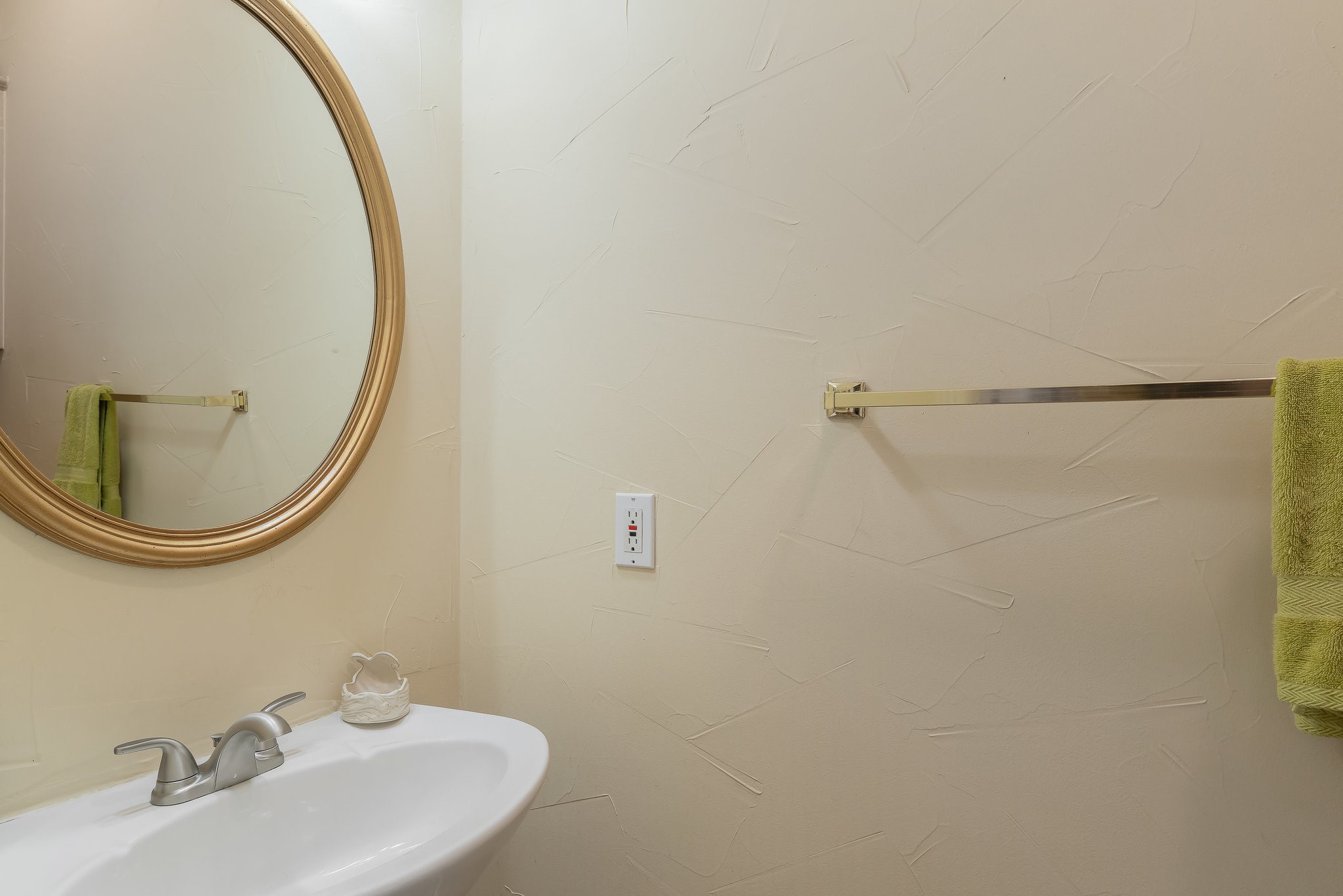 4421 Turnberry Court