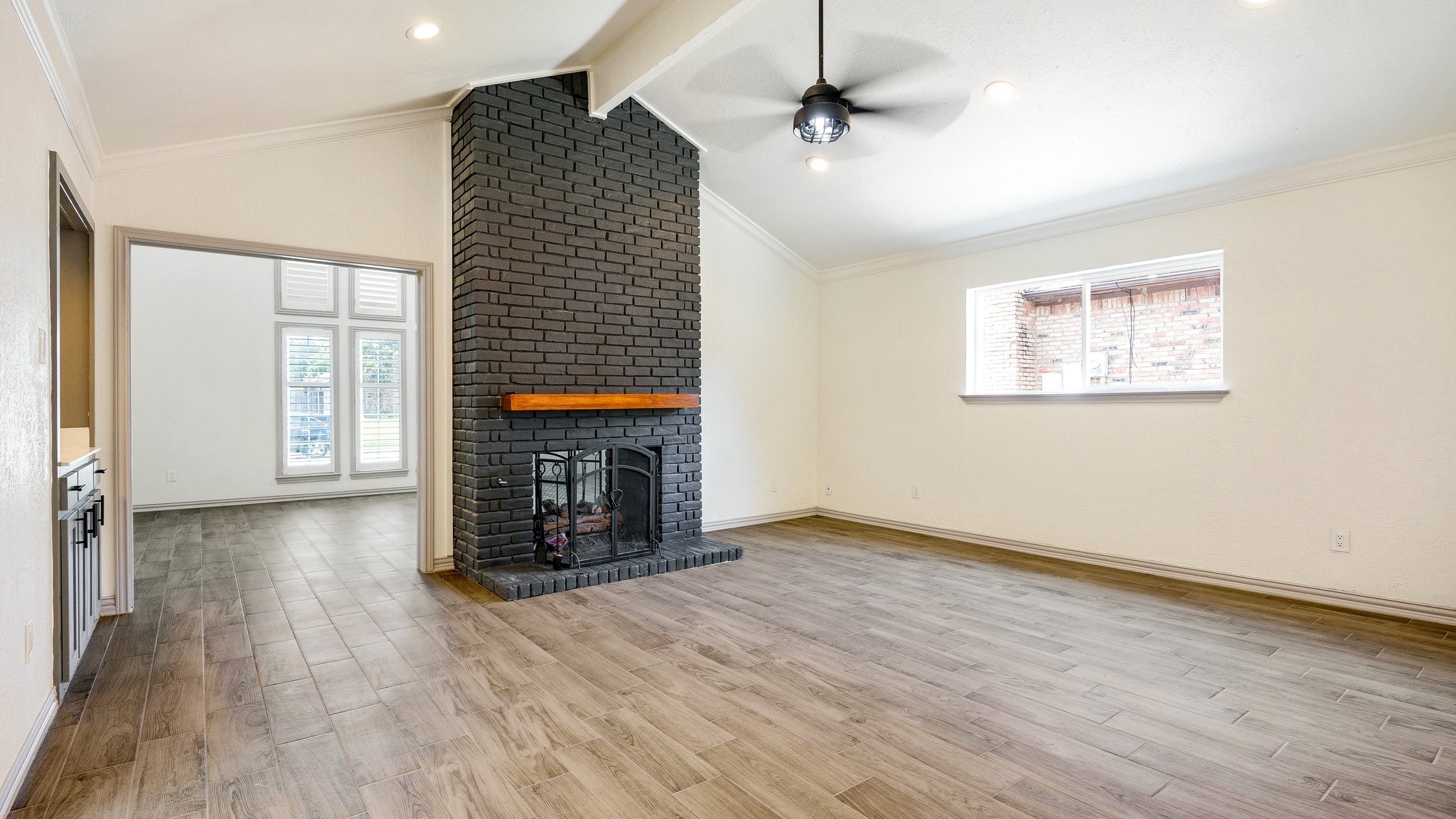 2616 Ellis Court