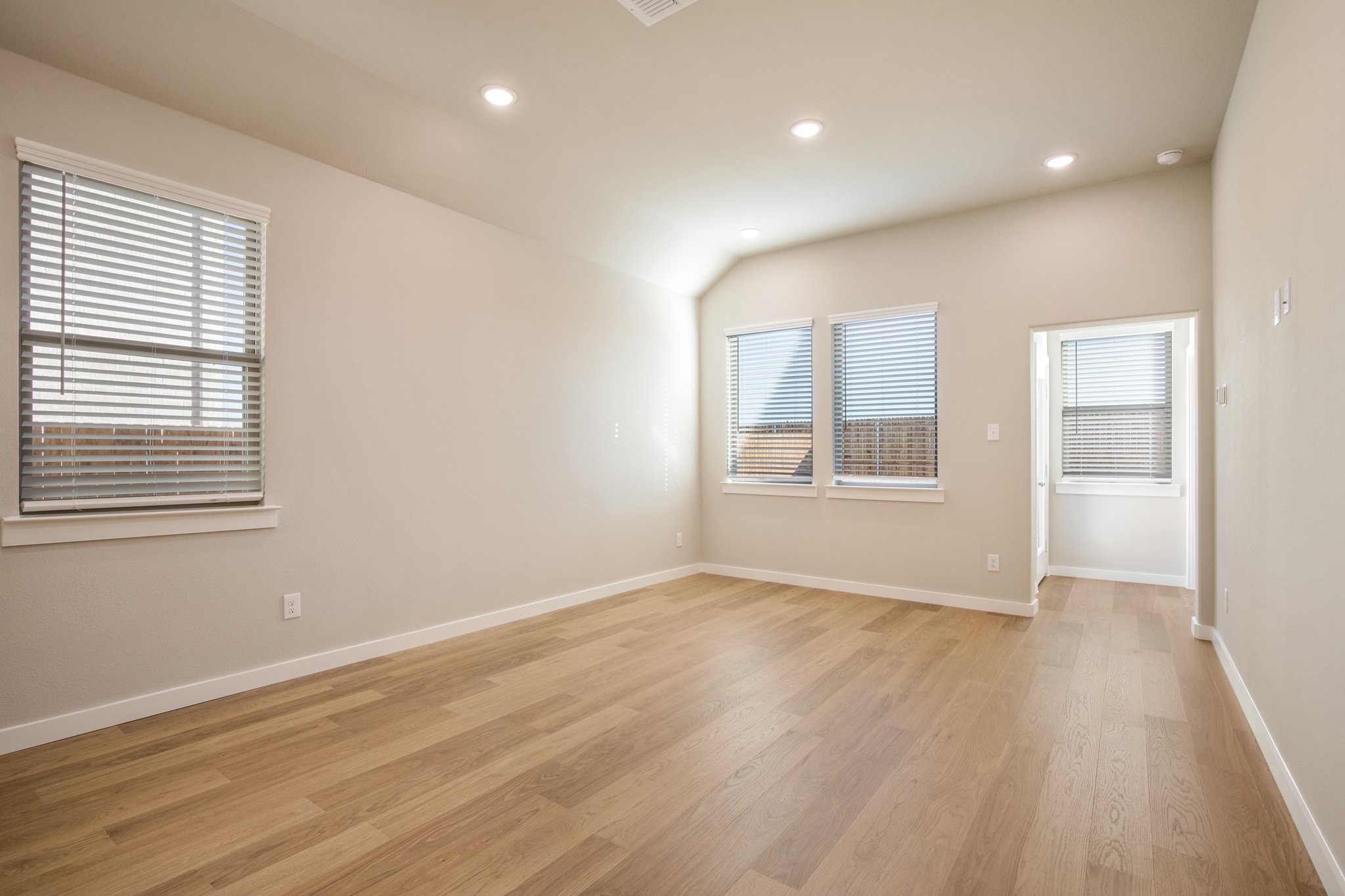 525 Ridgedale