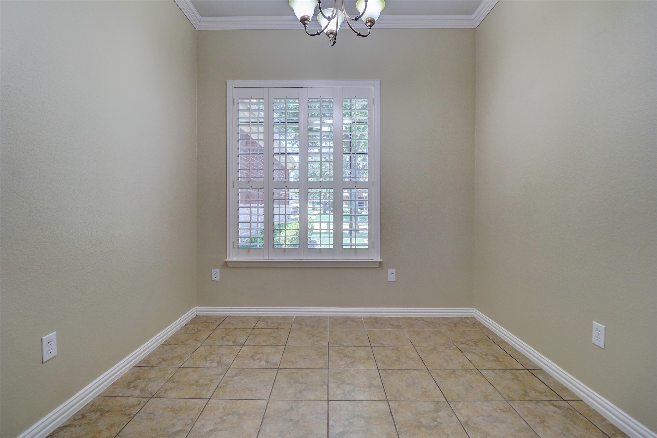 9904 Derwent Drive