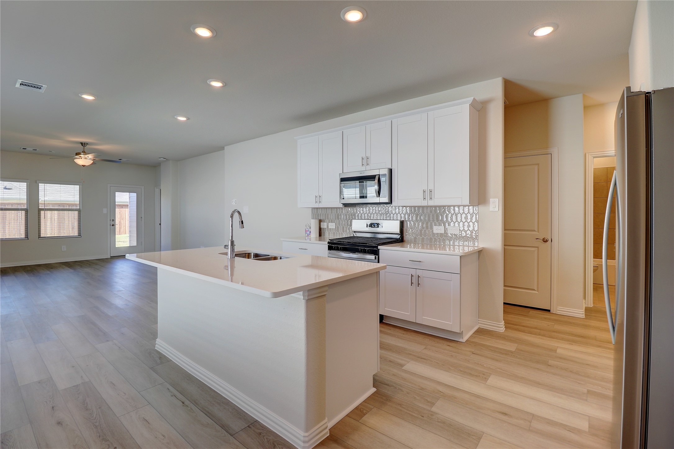 4104 Zoe Lane