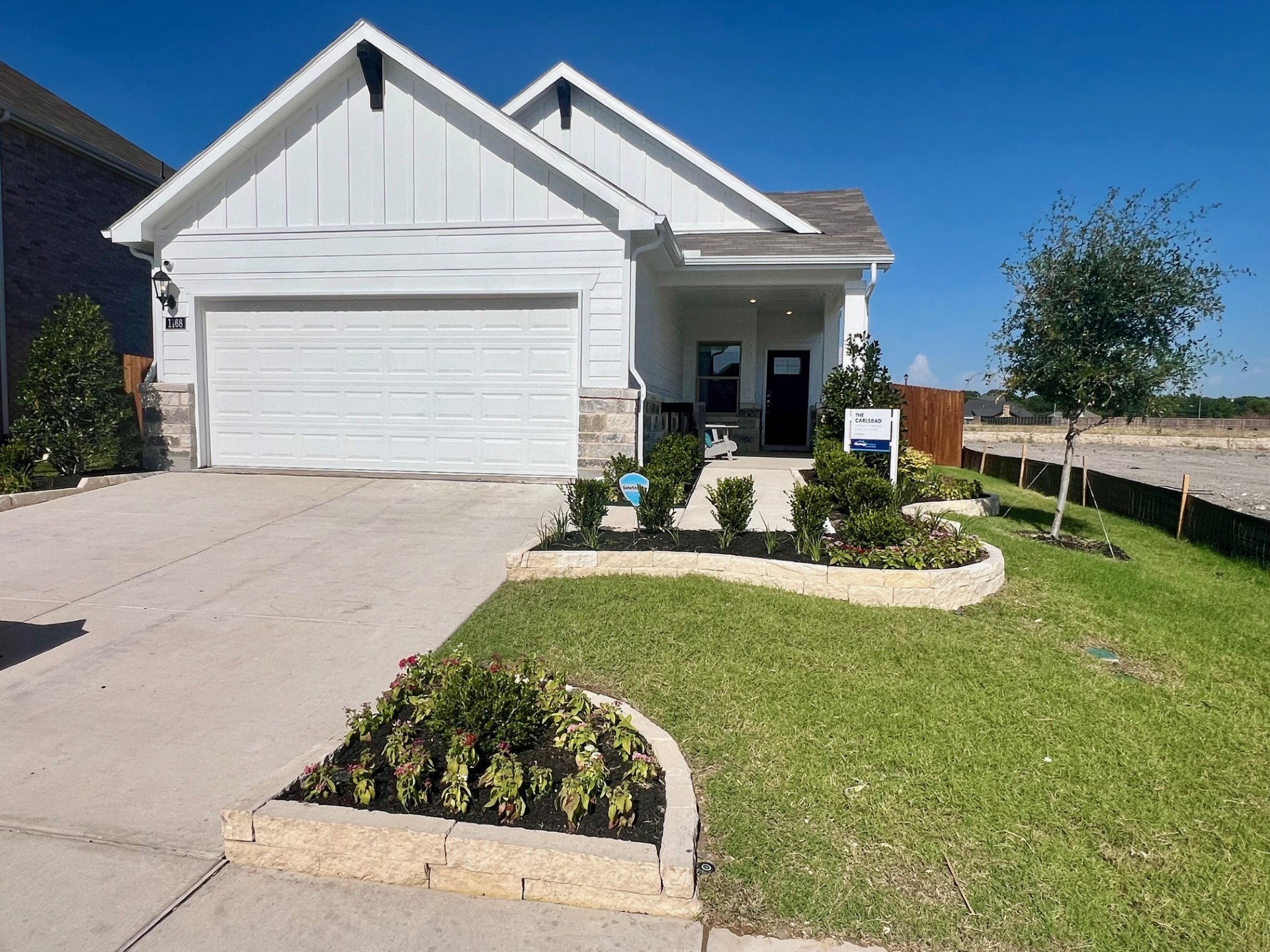 4104 Zoe Lane