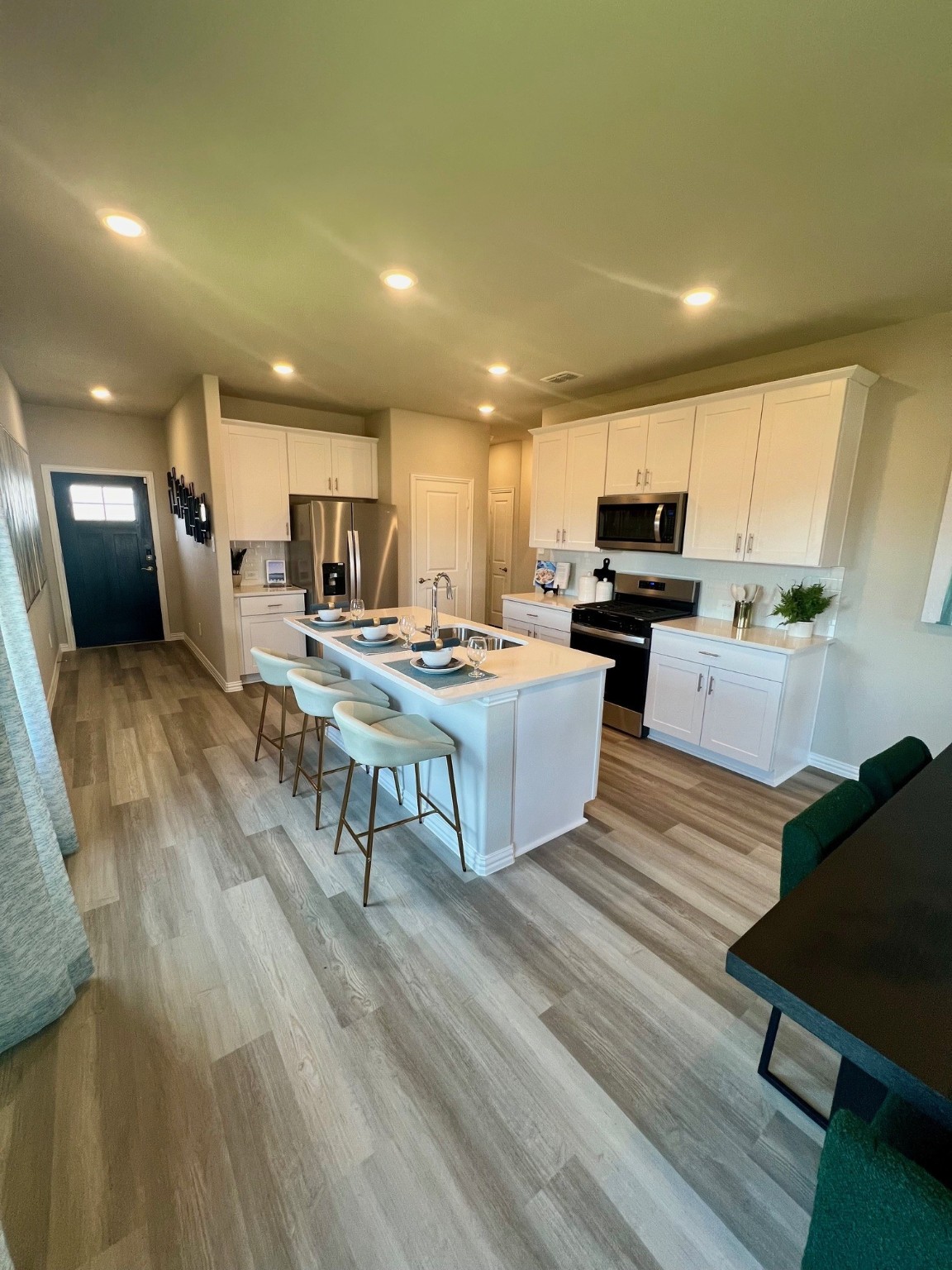4104 Zoe Lane