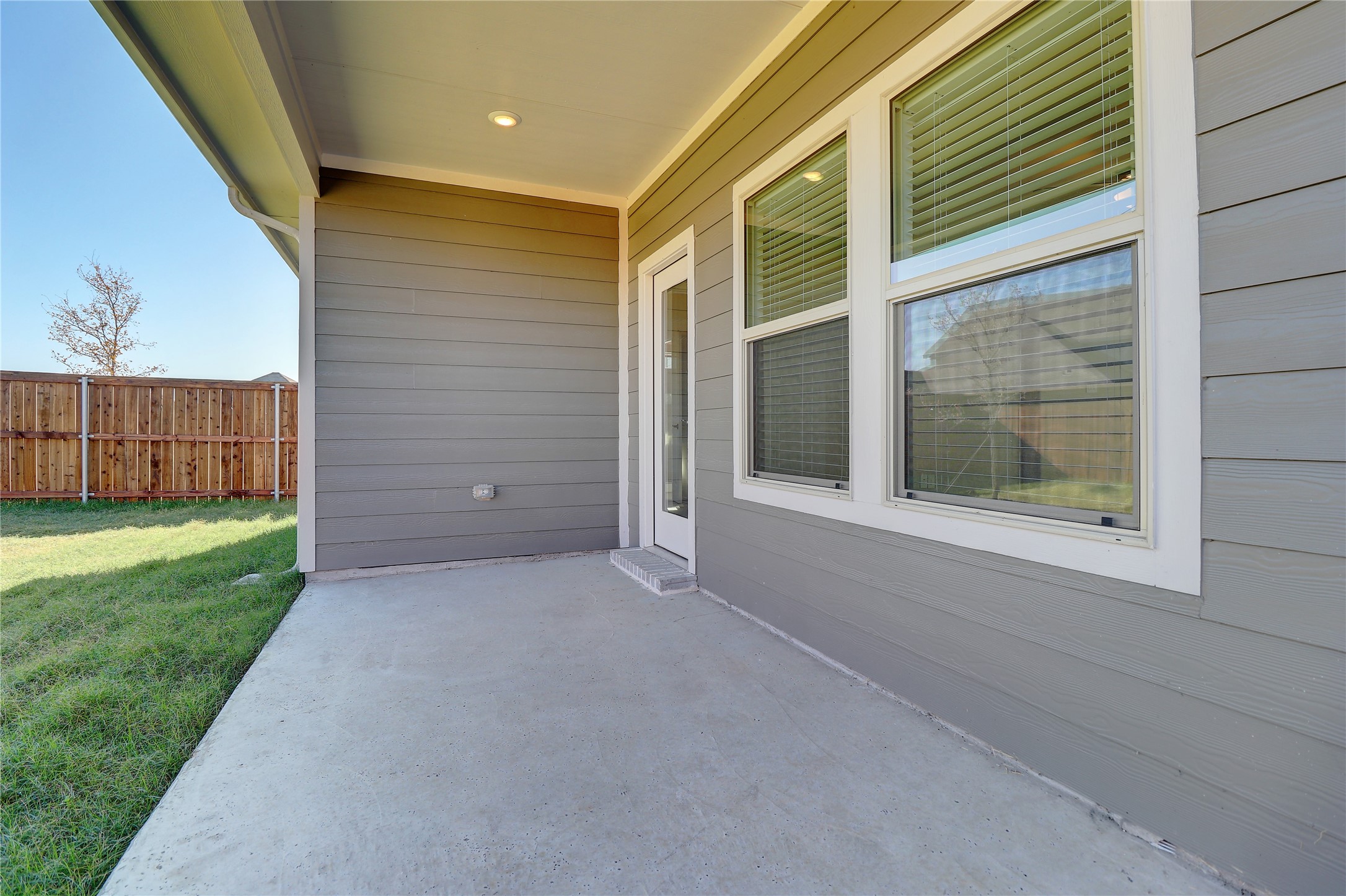 4104 Zoe Lane