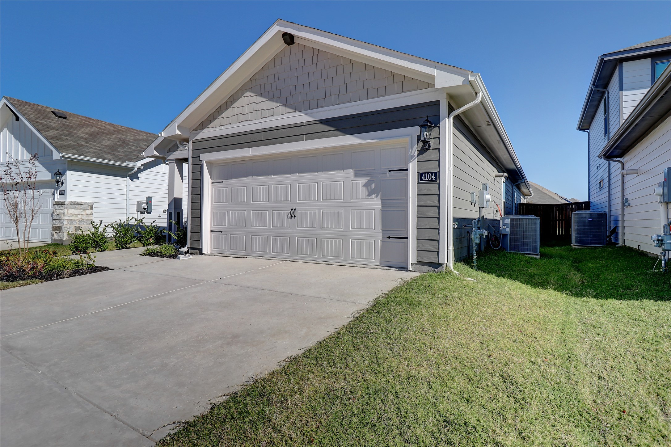 4104 Zoe Lane