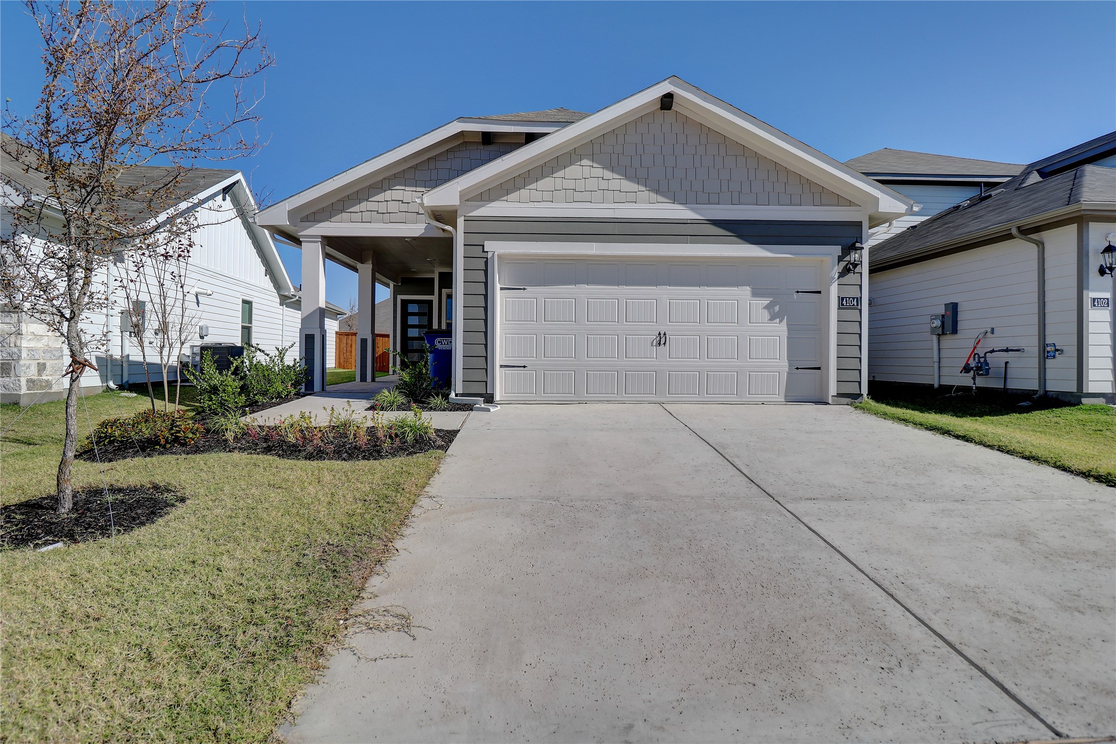 4104 Zoe Lane