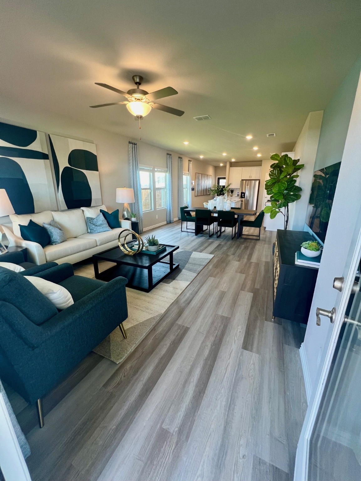 4104 Zoe Lane
