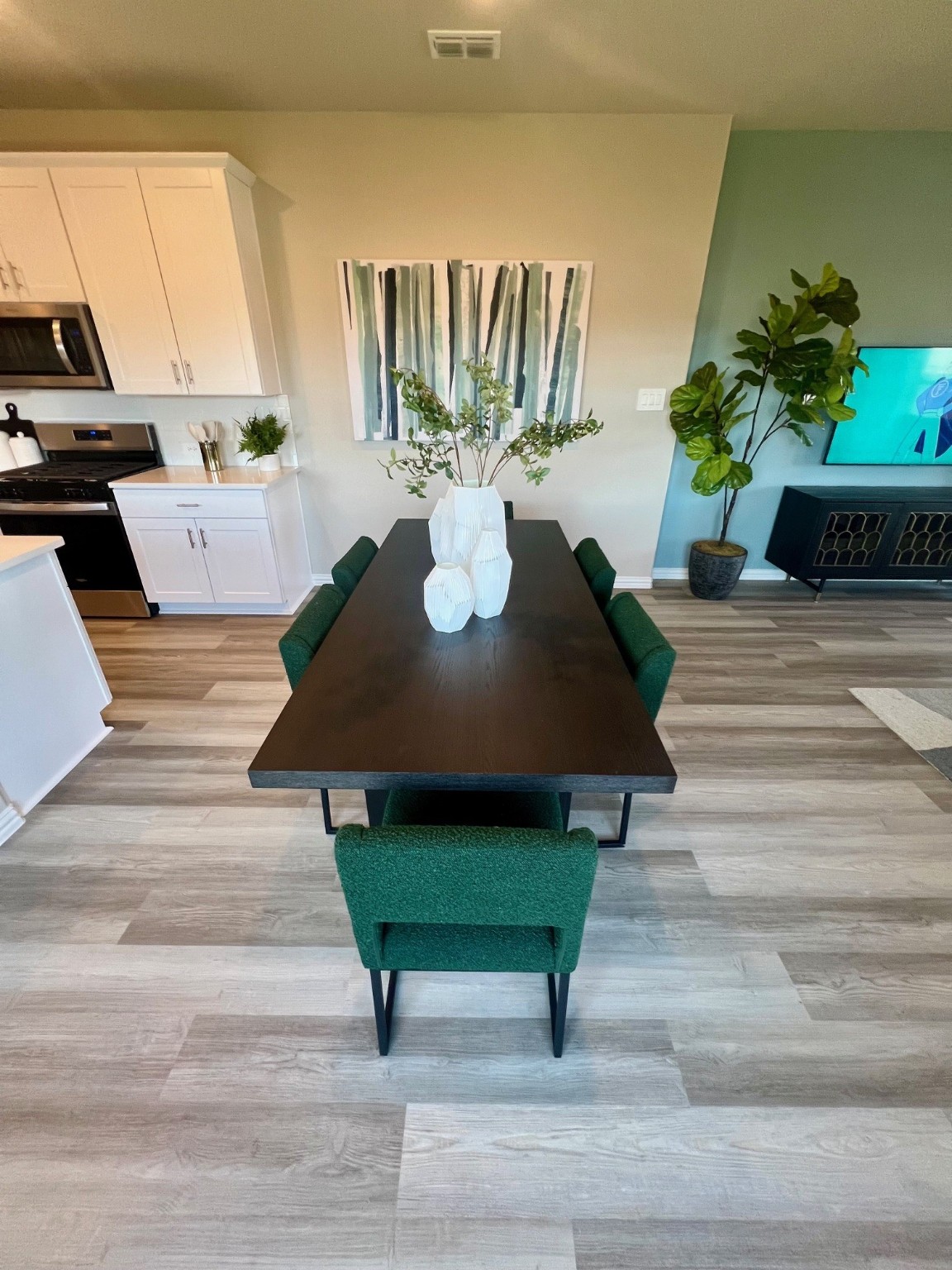 4104 Zoe Lane