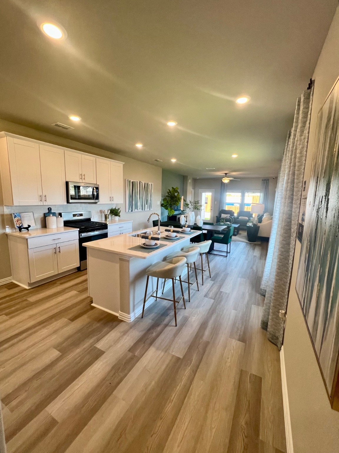 4104 Zoe Lane