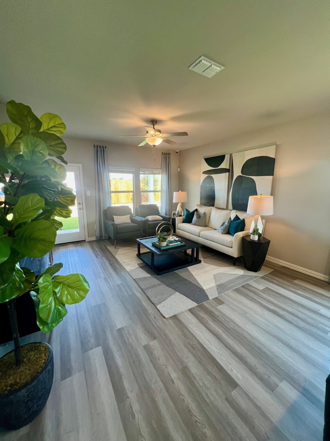 4104 Zoe Lane