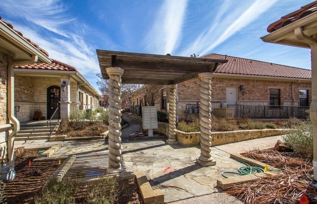 1135 Kinwest Parkway 150