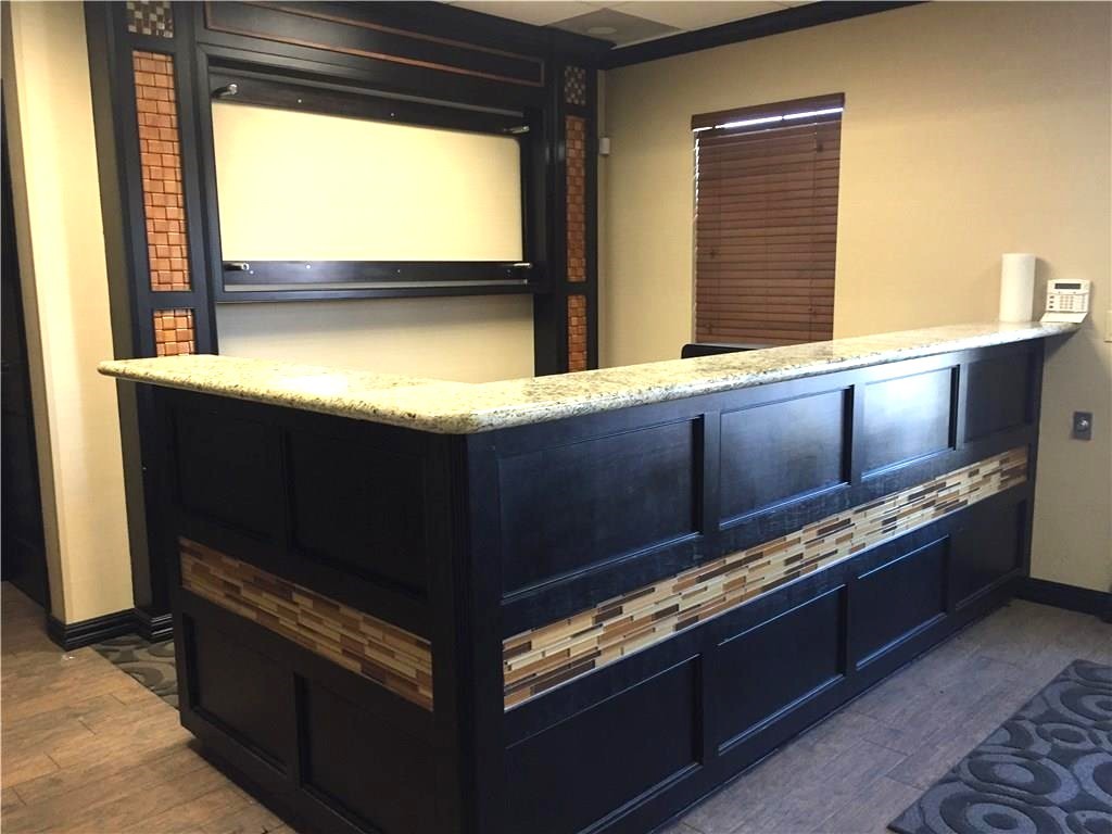 1135 Kinwest Parkway 150