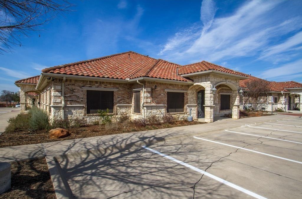 1135 Kinwest Parkway 150