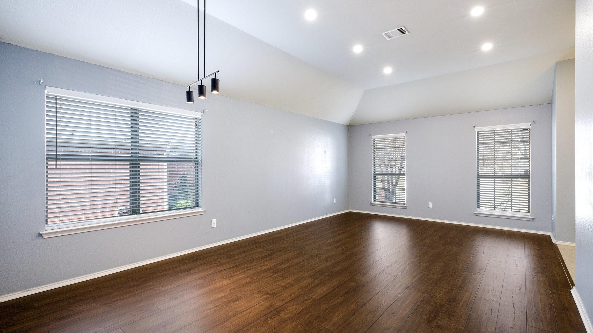 5209 Bear Valley Drive